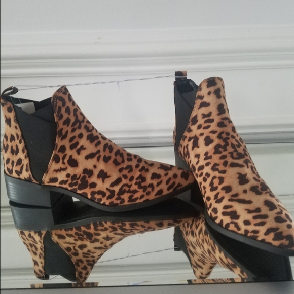 Pointed toe Micro Suede leopard print ankle boots - Picture 5 of 6